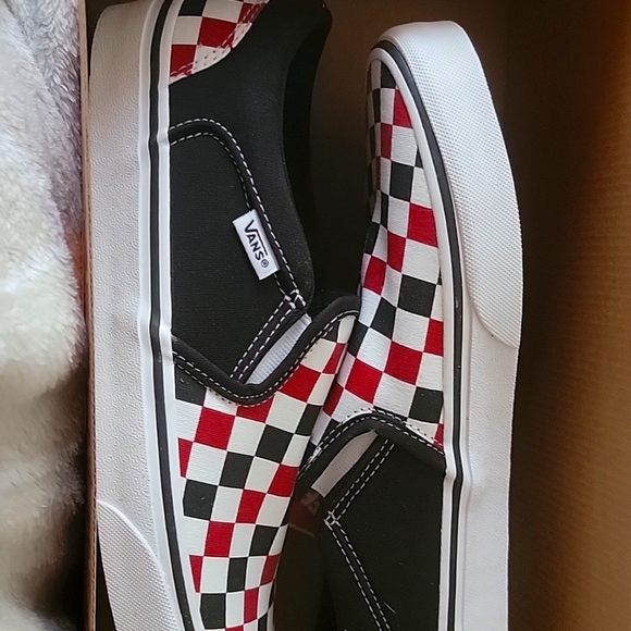 Vans - Picture 1 of 4
